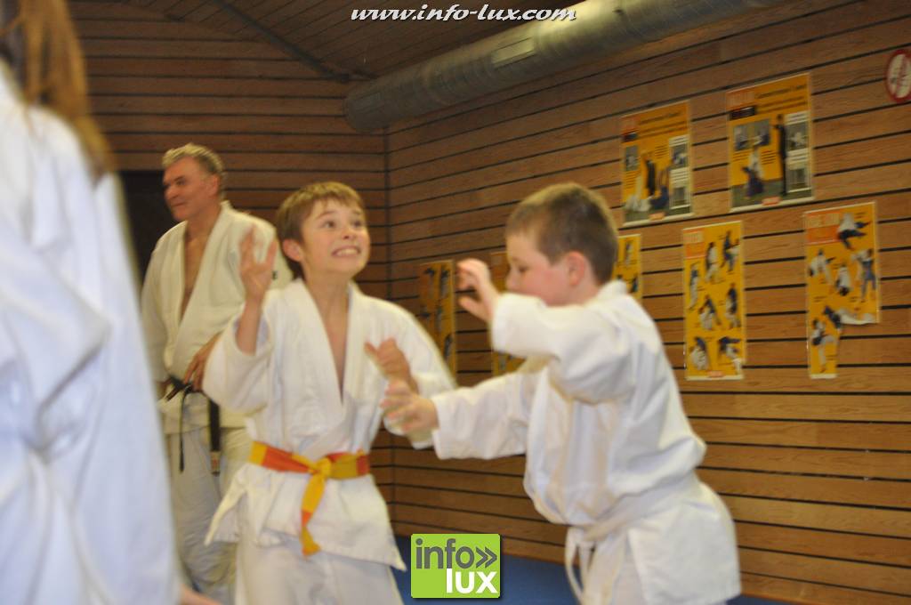 images/stories/PHOTOSREP/2016decembre/nicolasjudo/Judo241