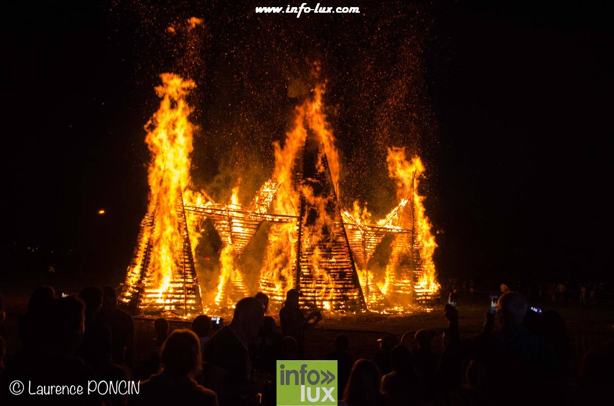 //media/jw_sigpro/users/0000002529/grandfeuvance2018/grandfeu0073