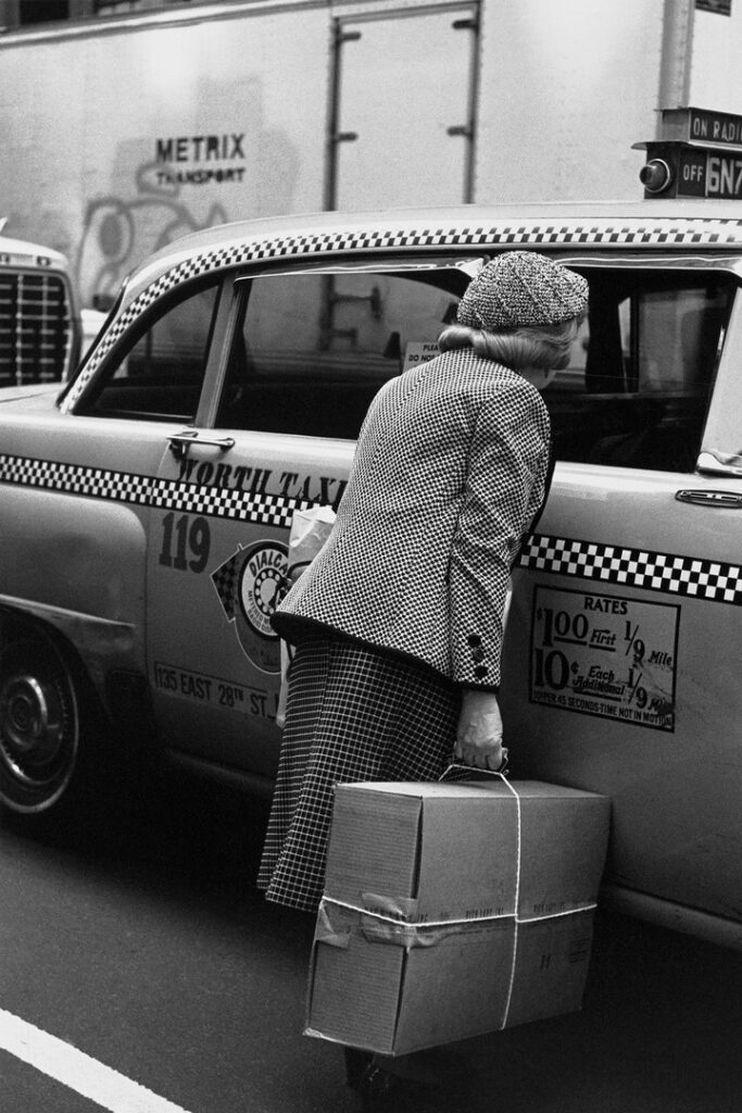 Helen Levitt
New York, c. 1940
© Film Documents LLC, courtesy Galerie Thomas Zander, Cologne