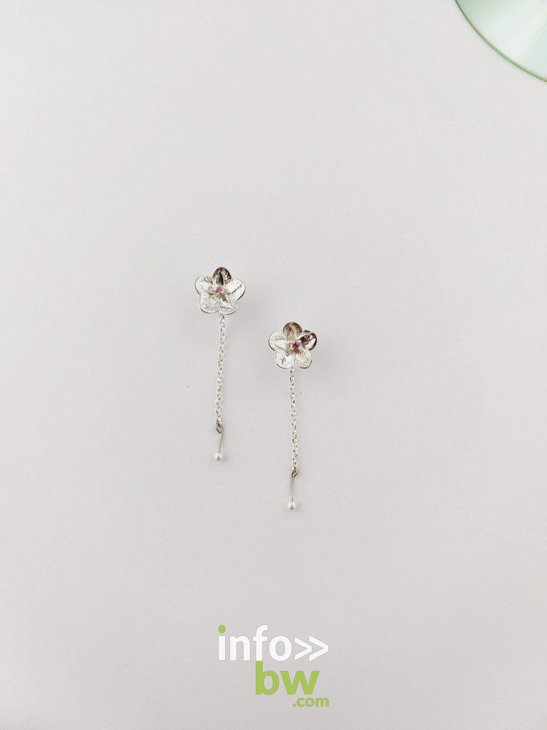 Durbuy > Des bijoux faits main.