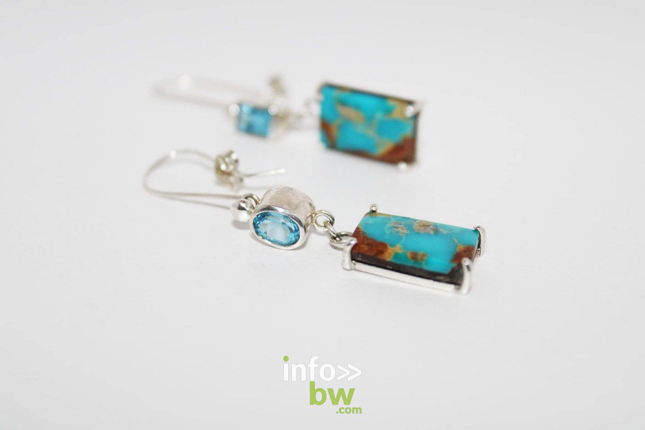 Durbuy > Des bijoux faits main.