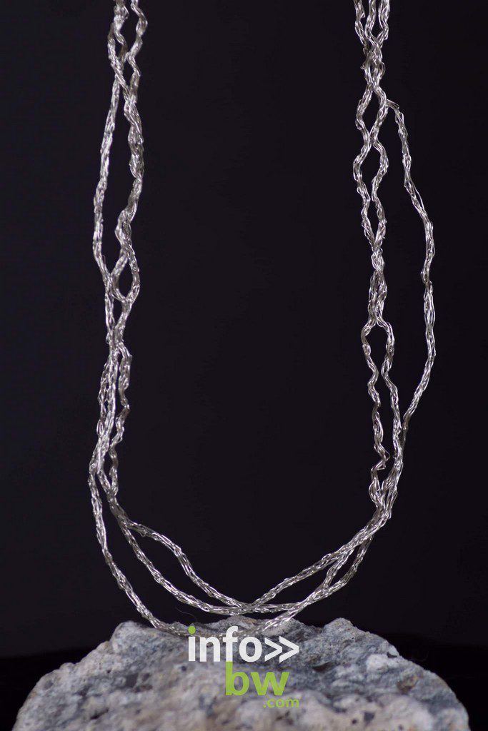 Durbuy > Des bijoux faits main.