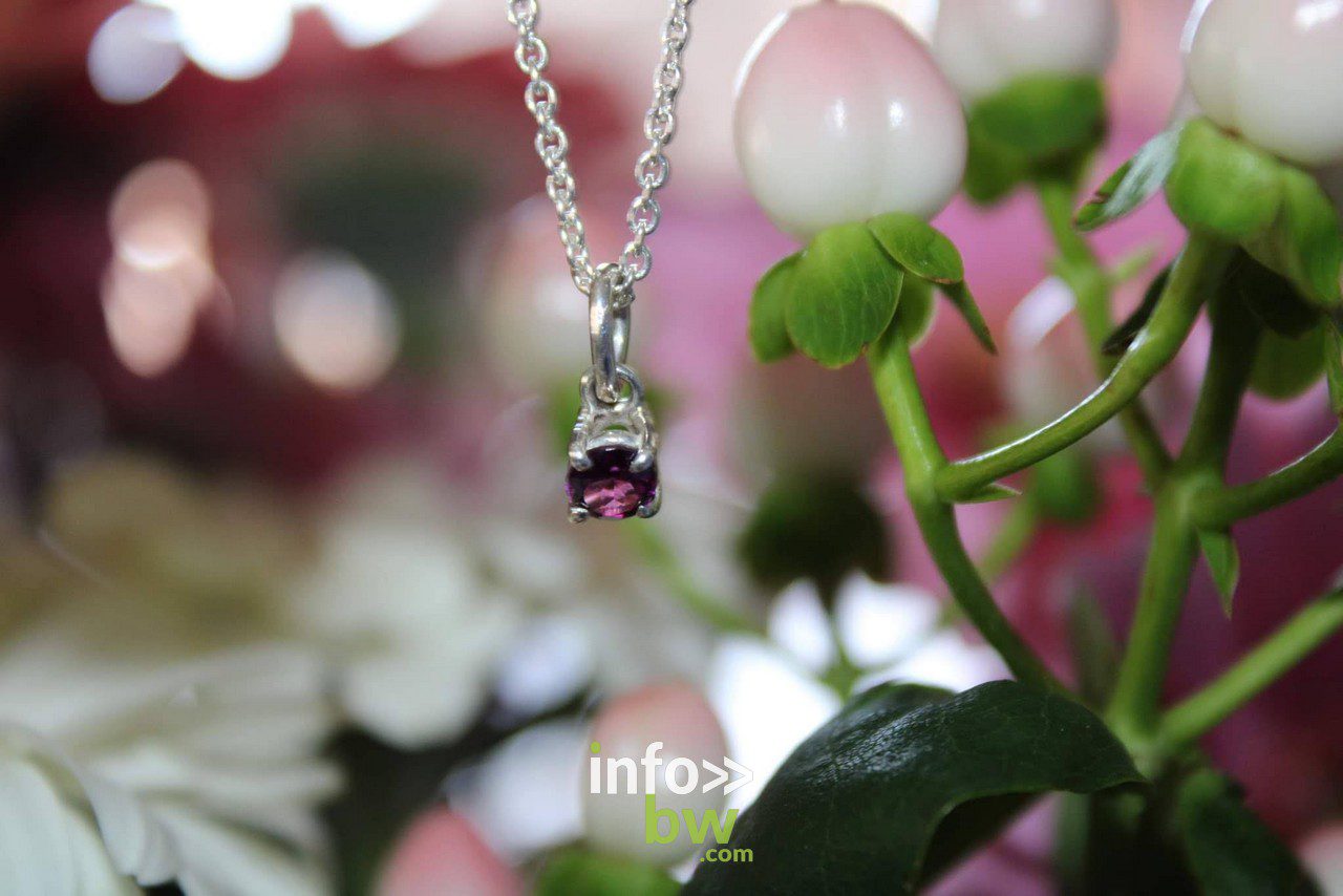 Durbuy > Des bijoux faits main.