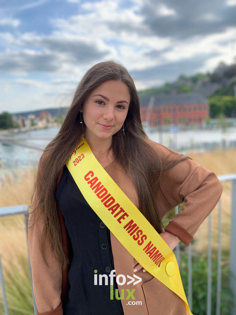 Je m’appelle Salvati Sofia et je suis candidate pour l’élection de Miss Namur 2023. Je suis Belge avec des origines du Sud de l’Italie. J’ai 20 ans et je suis étudiante en kinésithérapie à Liège.