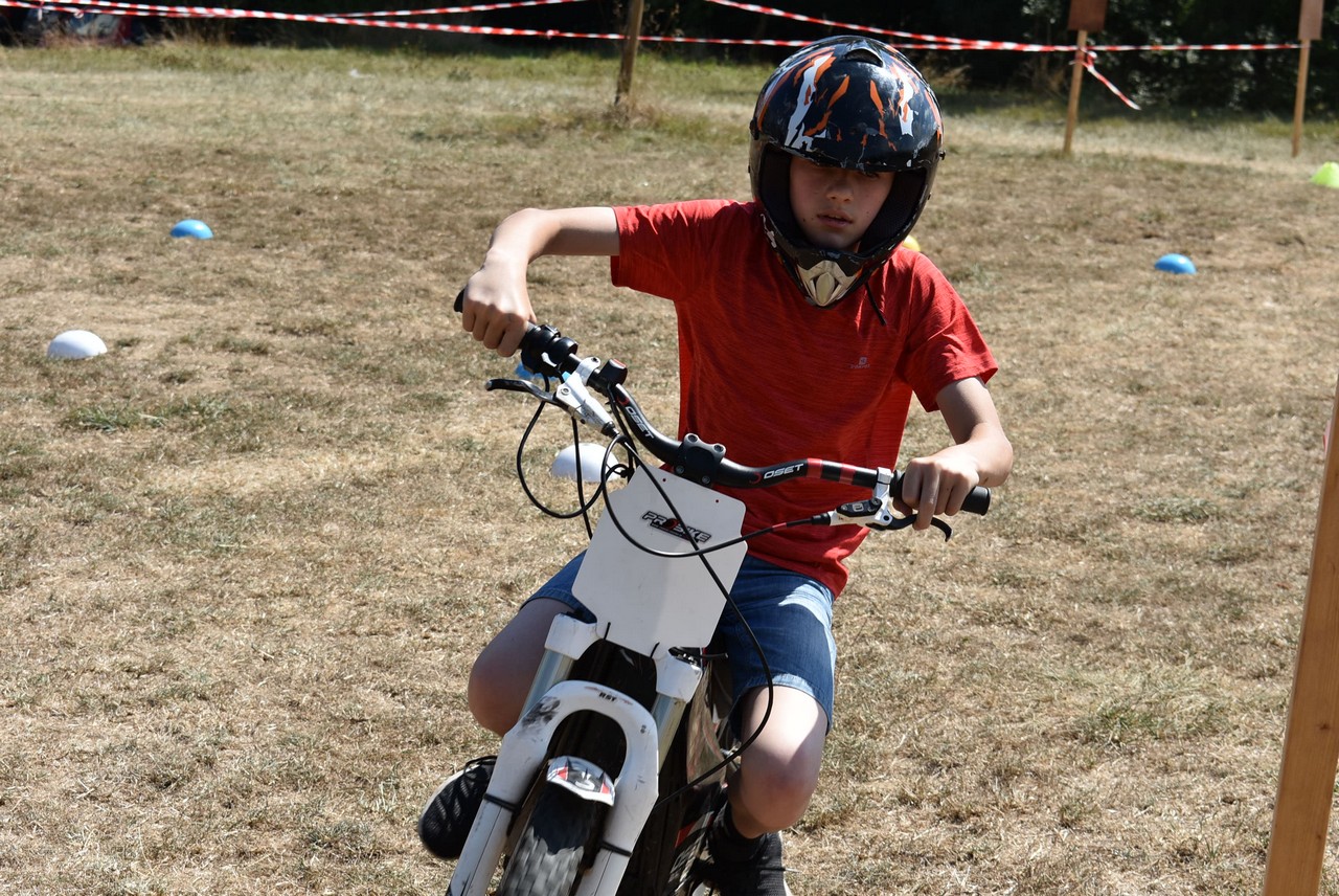 Roc Events est une association sans but lucratif (asbl) qui organise des stages vacances funs et uniques à Gosselies.