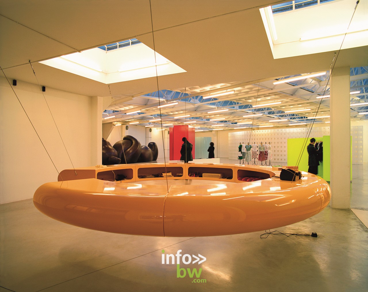 Du 12 octobre au 5 mars, au Design Museum Brussels, l’exposition On Display. Quand le design investit la boutique offre un regard sur ces lieux de séduction nichés au cœur de notre patrimoine et de notre culture, entre « expérience shopping » et laboratoire d’innovations.