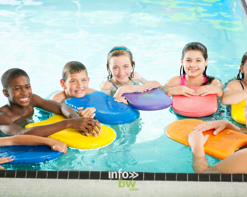 L'asbl Aquavirage organise des stages de natation pour enfants de 0 à 12 ans, pendant les deux semaines du congé d'automne (Toussaint), du 24 octobre au 3 novembre, dans une piscine chauffée à 32°c à Dion-Valmont près de Wavre en Brabant wallon.