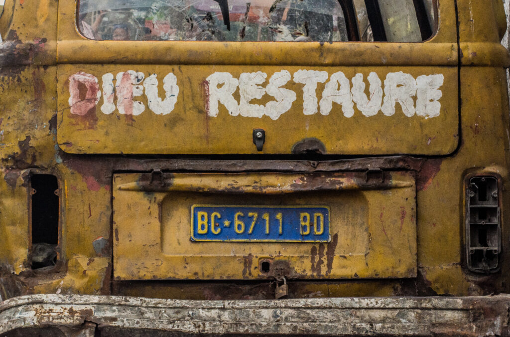 photo d'une voiture à kinshasa