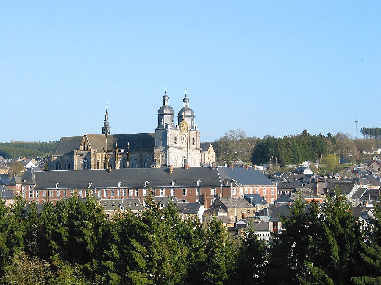 Saint-Hubert, basilique et forêt - province de Luxembourg