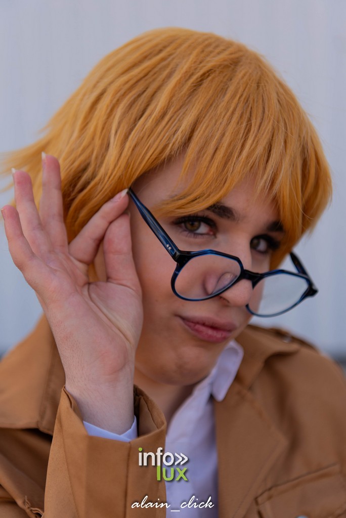 Cosplayeurs à la Metztorii posant pour des photos."