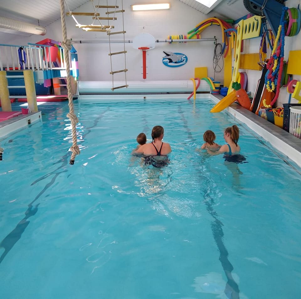 Plongez dans l’automne avec Aquavirage ASBL à Wavre : stages de natation pour tous!