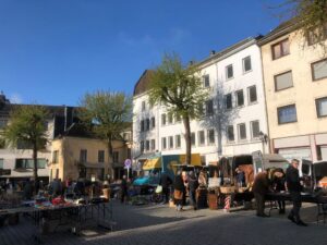 Marché aux puces du Vieil Arlon brocante antiquités province de Luxembourg
