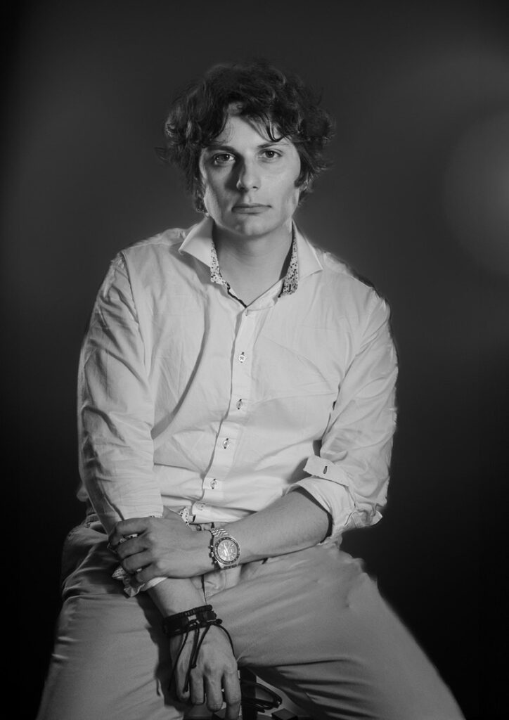 François Thiry : le parcours inspirant d'un jeune chanteur belge vers le succès. Nouveau single!