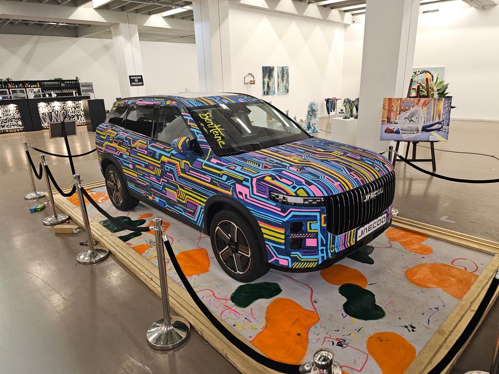 Ben Heine > Live Art > Voiture > Jaecoo 7 Color