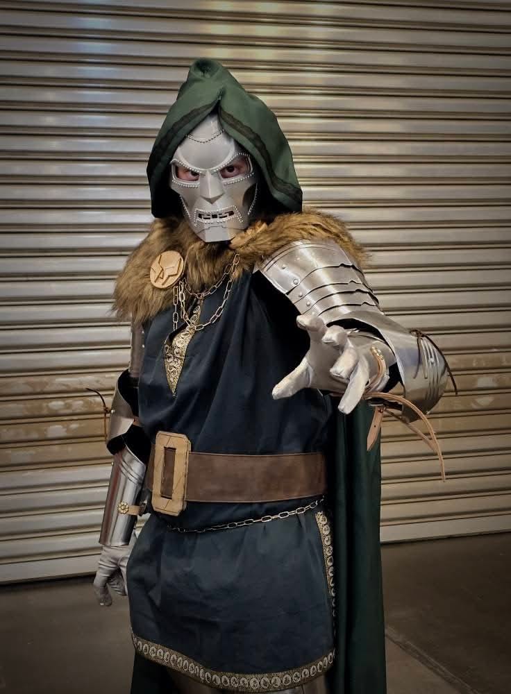 Cosplay > Portrait > Romain