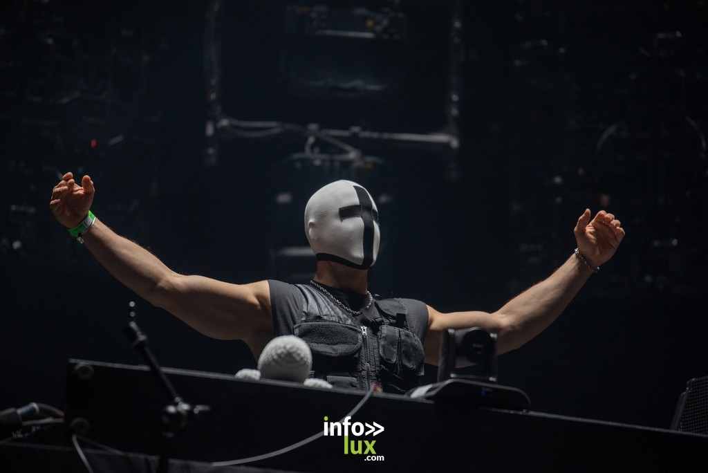 BRUXELLES > FCKNYE > Holy Priest