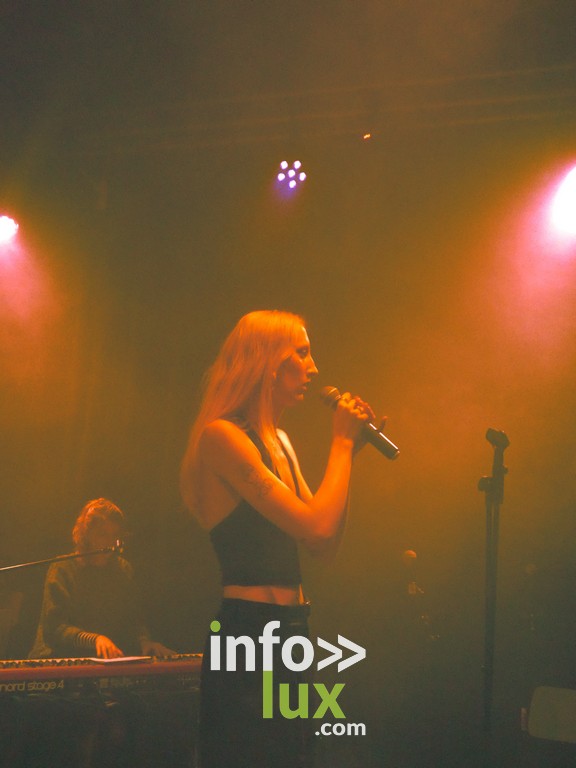 Frenois > Esile > Chanteuse