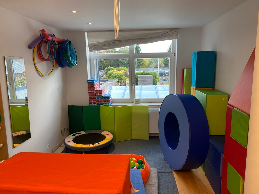 Salle de psychomotricité relationnelle à Rixensart, espace de jeu et de mouvement pour enfants