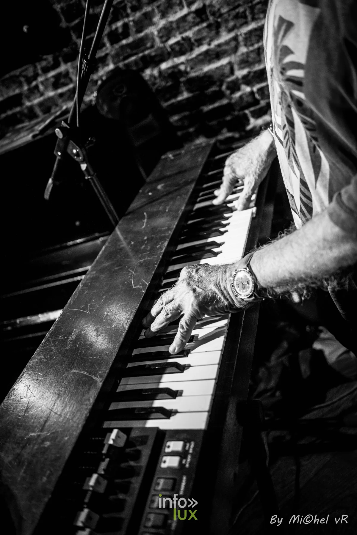 Boogie Boy en concert au Café Bizon — Brussels Jazz Weekend 2026 Day Two, photo 12 par Michel van Rhijn (noir et blanc)
