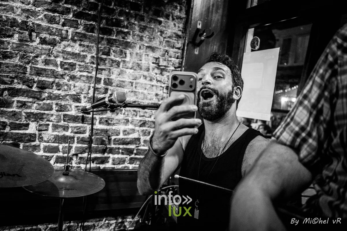 Boogie Boy en concert au Café Bizon — Brussels Jazz Weekend 2026 Day Two, photo 40 par Michel van Rhijn (noir et blanc)