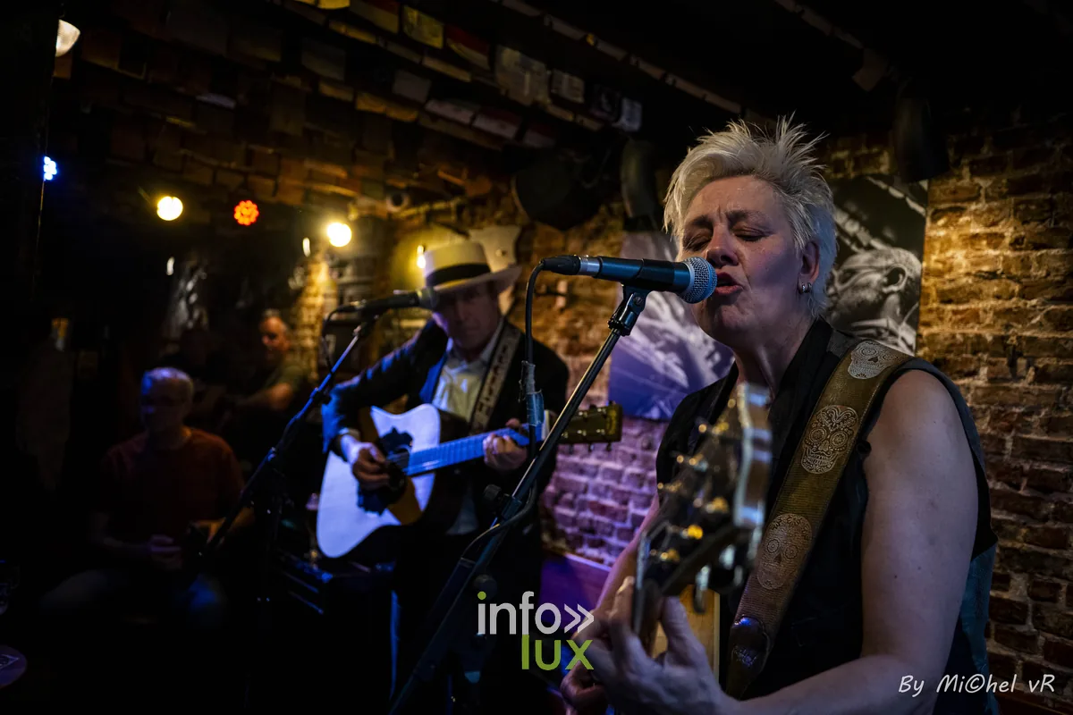 Bruno Deneckere et Kathleen Vandenhoudt en concert au Café Bizon — Brussels Jazz Weekend 2026 Day One, photo 3 par Michel van Rhijn
