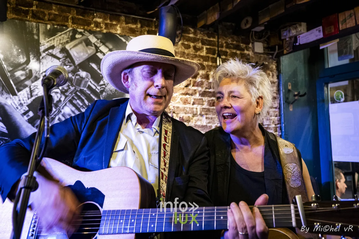 Bruno Deneckere et Kathleen Vandenhoudt en concert au Café Bizon — Brussels Jazz Weekend 2026 Day One, photo 17 par Michel van Rhijn