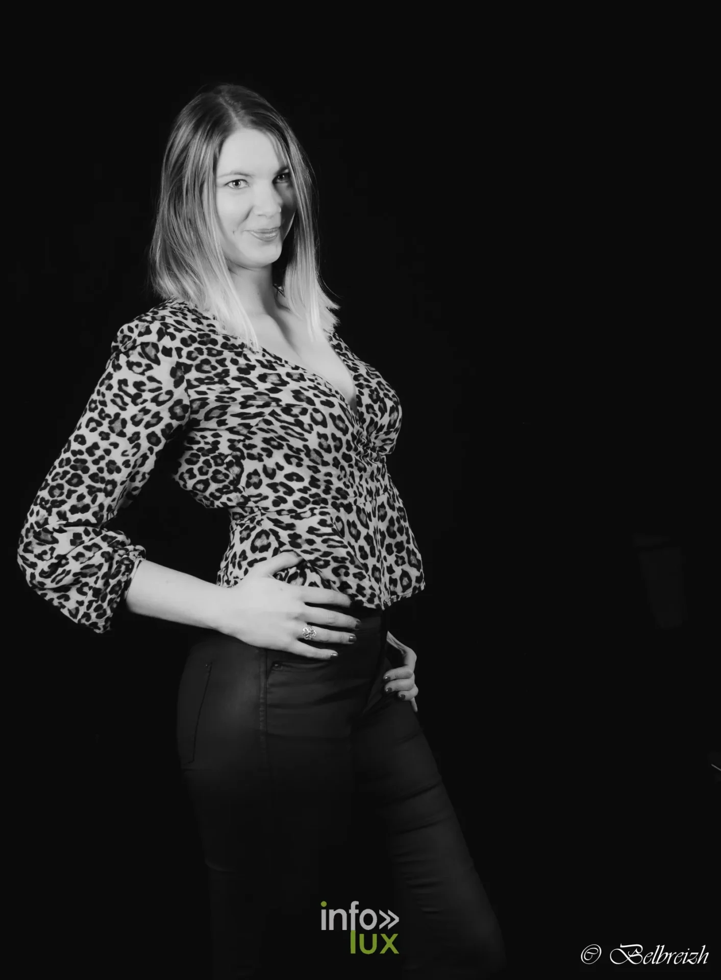 Wendy, mannequin rendeusienne finaliste Top Model Belgium, lumiere naturelle look casual