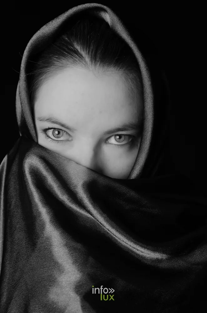 Wendy, portrait en pied, allure mannequin