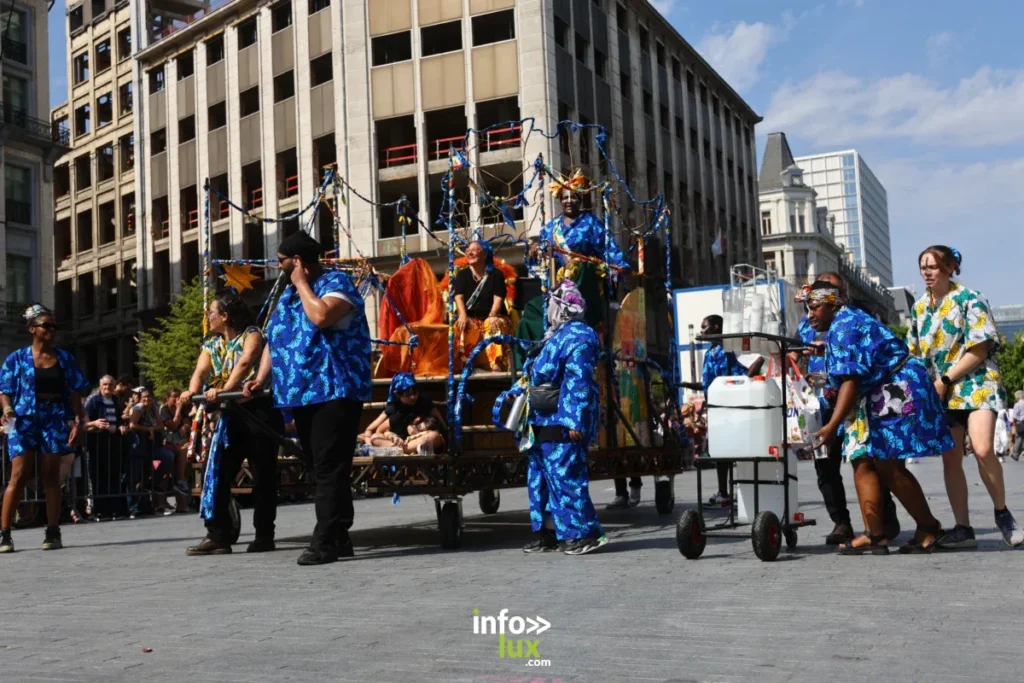 La Zinneke Parade 2026 confirme son rôle majeur dans la vie culturelle bruxelloise.
