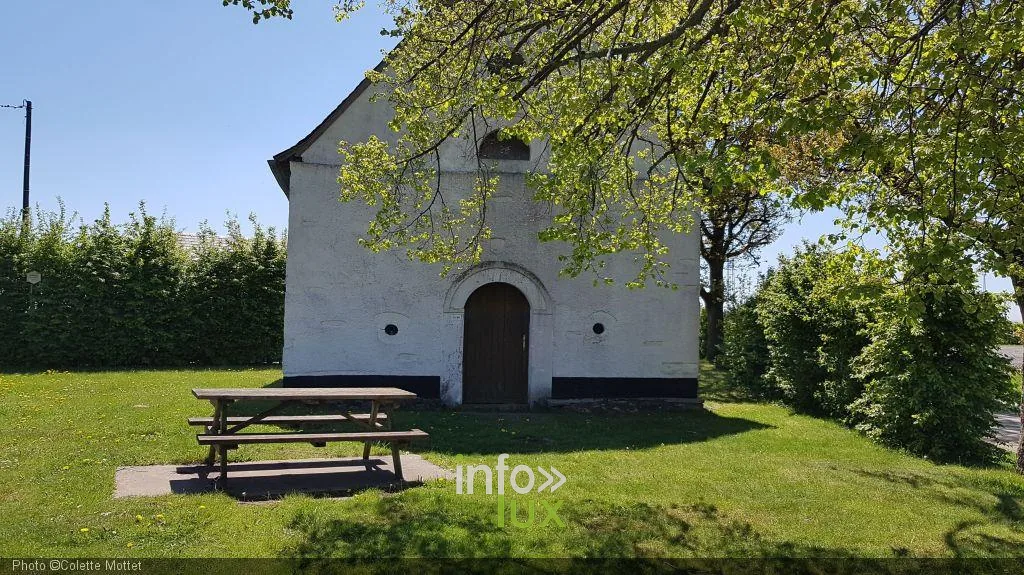 La chapelle Saint-Roch et sa table de pique-nique