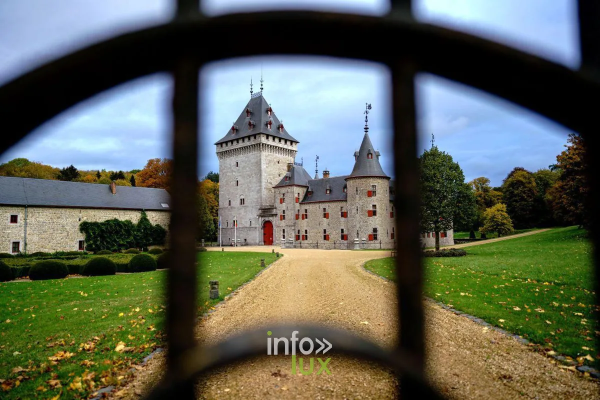 Les ailes en quadrilatère du château de Jemeppe