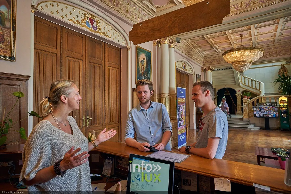 Intérieur du temple Hare Krishna du château de Petite Somme
