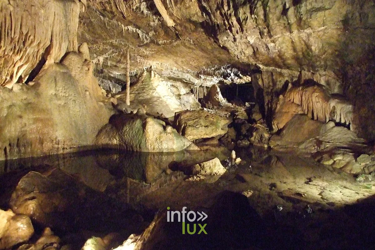 Les Grottes de Hotton, classées 2 étoiles au guide Michelin — Hotton, province de Luxembourg Les Grottes de Hotton, classées 2 étoiles au guide Michelin — Hotton, province de Luxembourg