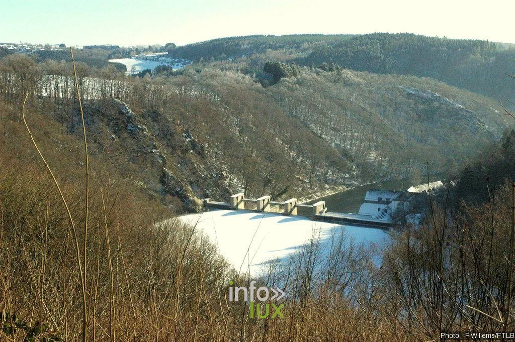 La boucle de l'Ourthe, le barrage et le lac de Nisramont