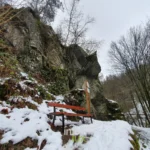 L'arête rocheuse de la Roche des Fées au-dessus de la Semois à Corbion
