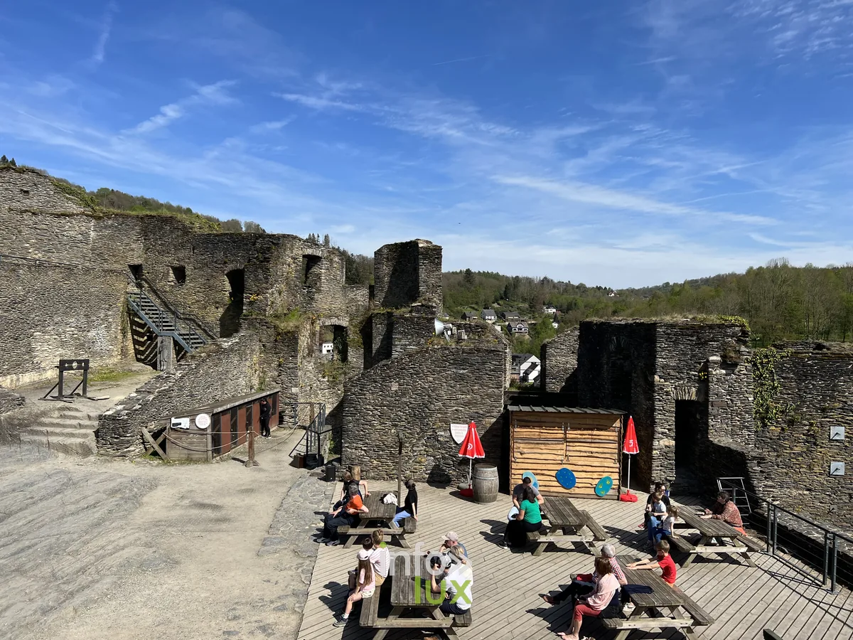Le Château féodal à La Roche-en-Ardenne, château en province de Luxembourg