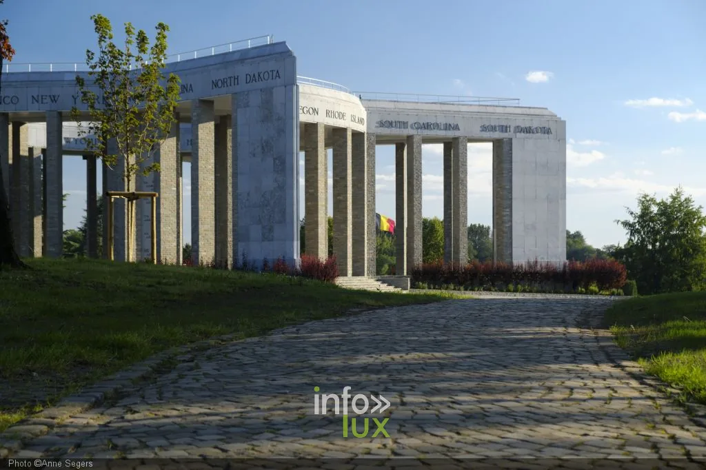 Le Mémorial américain du Mardasson à Bastogne, dédié à l'amitié belgo-américaine Le Mémorial américain du Mardasson à Bastogne, dédié à l'amitié belgo-américaine